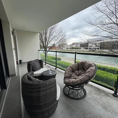 Quiet And Spacious 2br And Salon Terrasse Parking 생드니