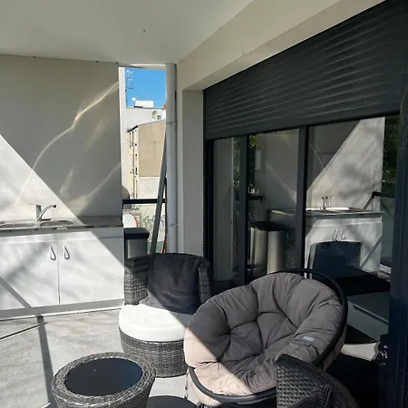 Quiet And Spacious 2br And Salon Terrasse Parking 아파트 생드니