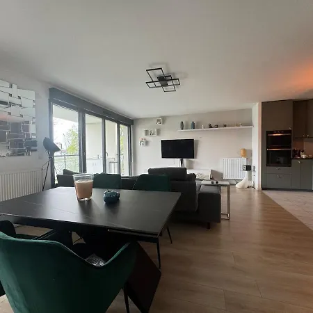 Quiet And Spacious 2br And Salon Terrasse Parking