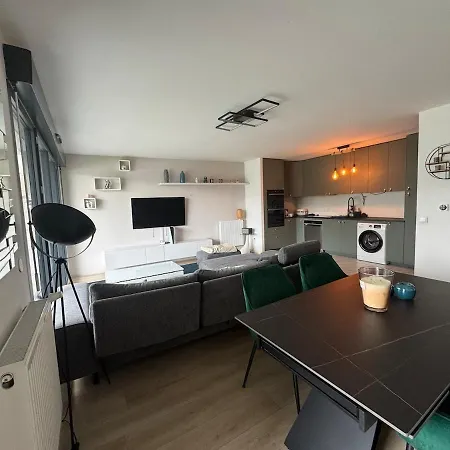 Quiet And Spacious 2br And Salon Terrasse Parking