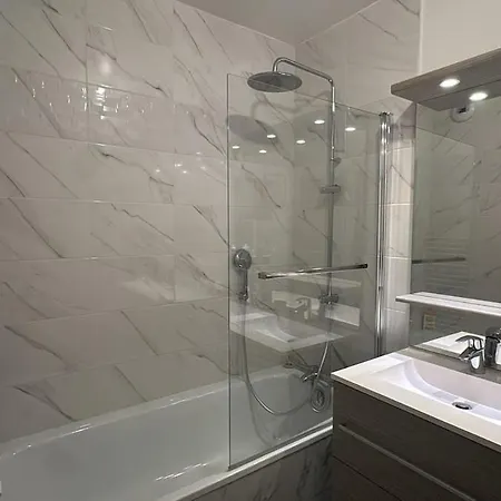 Quiet And Spacious 2br And Salon Terrasse Parking *