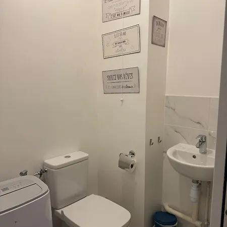 Quiet And Spacious 2br And Salon Terrasse Parking *